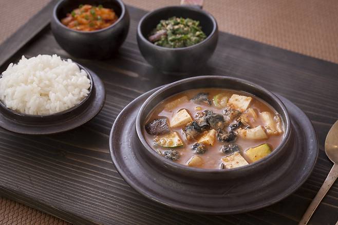 가볍게 아침 식사를 하고, 운동을 하면 그날 하루 동안 소화가 잘 된다는 연구 결과가 있다./사진=클립아트코리아