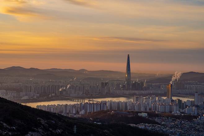 중랑구의 일출 맛집 용마산 전망대에서 바라본 일출. 사진제공|서울관광재단