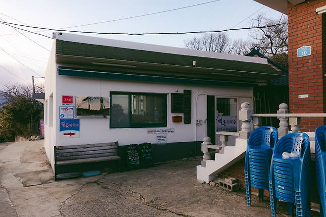 한적한 백촌리에 자리 잡은 식당