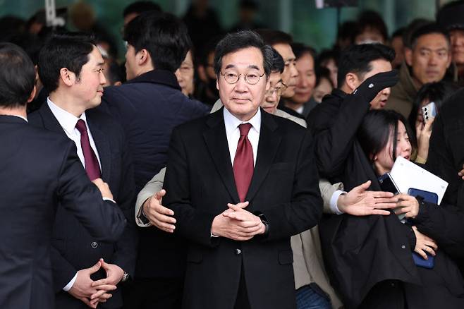 이낙연 전 더불어민주당 대표가 11일 오후 서울 여의도 국회에서 민주당 탈당 및 신당 창당 선언을 마친 뒤 국회를 나서고 있다.(사진=뉴스1)