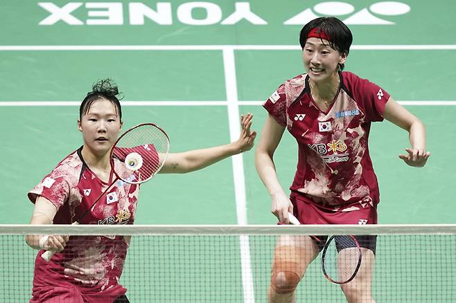 결승행이 좌절된 이소희(오른쪽)-백하나. 쿠알라룸푸르|AP 연합뉴스