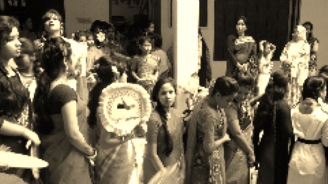 방글라데시 다카에 거주하는 소녀들의 모습. 사진은 소설 내용과는 직접적인 관련 없음. 내용상 모자이크 처리함. [Labib Ittihadul]