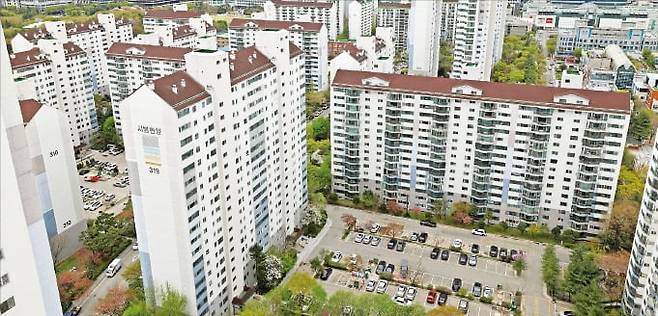 노후계획도시 재정비 혜택을 볼 것으로 예상되는 1기 신도시 분당의 한 아파트 단지 전경.  한경DB