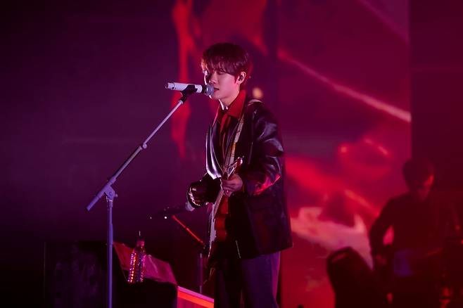 /사진 = 웨이크원