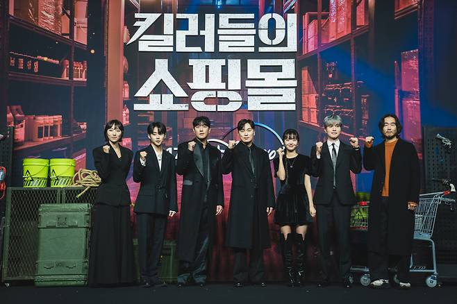 '킬러들의 쇼핑몰' 금해나, 박지빈, 조한선, 서현우, 김혜준, 이동욱, 이권 감독(왼쪽부터). 사진 제공=월트디즈니 컴퍼니 코리아