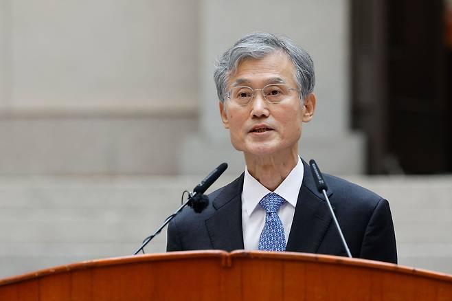 조희대 대법원장이 2일 서울 서초구 대법원에서 열린 2024년도 대법원 시무식에서 시무식사를 하고 있다. /뉴스1