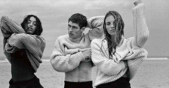 로로 피아나는 보드라운 캐시미어와 울 소재로 만든 제품을 선보여 명품 브랜드 반열에 올랐다. [로로 피아나]