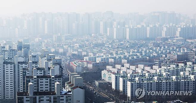 경기도의 아파트단지 (수원=연합뉴스) 홍기원 기자 = 사진은 10일 오후 경기도 수원시 아파트 단지 밀집지역 모습. 2024.1.10 xanadu@yna.co.kr