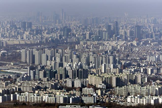 경기도 광주시 남한산성에 본 서울의 아파트 단지 모습. (사진=연합뉴스)