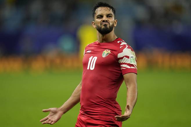 요르단 국가대표팀 무사 알타마리가 16일 말레이시아와 AFC 아시안컵 조별리그 1차전에서 득점에 성공한 뒤 세리머니를 하고 있다. AP=연합뉴스