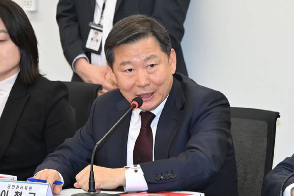 이철규 국민의힘 공천관리위원이 16일 오후 서울 여의도 국민의힘 당사에서 열린 공천관리위원회 1차회의에서 발언하고 있다. (공동취재) 2024.01.16. [사진=뉴시스]