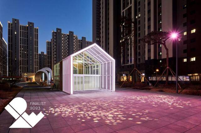 경기 안산 단원구 '안산 푸르지오 브리파크' 내 조경공간 '돌과 빛의 풍경'의 티하우스 야경. 대우건설 제공