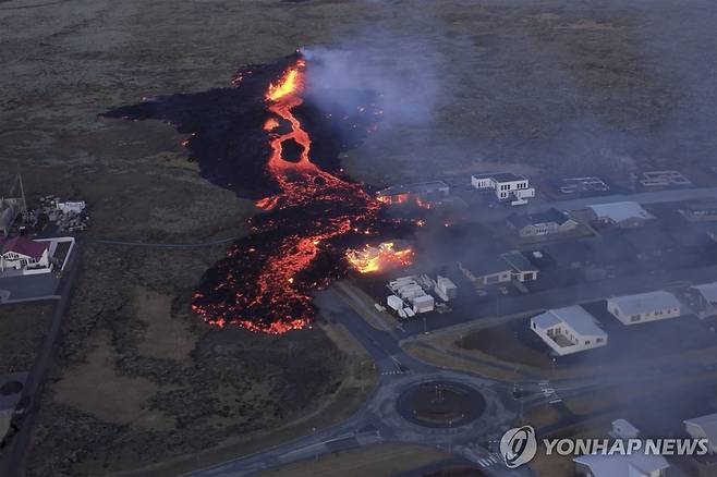 아이슬란드 그린다비크  화산 분화 [아이슬란드 해안경비대 제공·AP 연합뉴스 자료사진. 재판매 및 DB 금지] 2024.1.15 photo@yna.co.kr