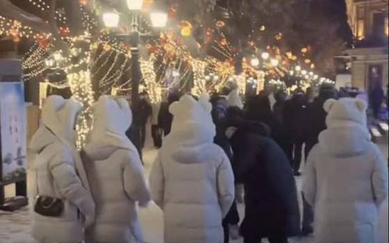 중국 하얼빈에선 털모자를 쓰고 두툼한 점퍼를 입은 관광객들을 '작은 감자'라고 부르고 있다. 사진 바이두 캡처.