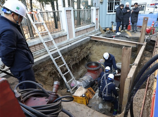 신정가압장 밸브 누수 관련 복구작업 현장 / 연합뉴스