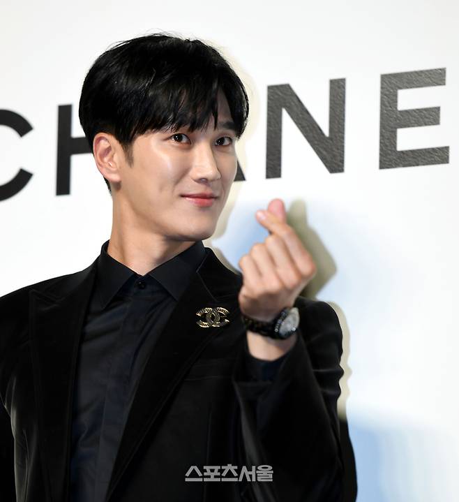 안보현이 지난 9월 샤넬 서울 플래그십에서 열린 ‘나우 & 넥스트’ 프로젝트 론칭 기념 ‘샤넬 X 프리즈 칵테일 리셉션’에 참석해 포즈를 취하고 있다. 2023. 9. 6. 사진ㅣ최승섭기자 thunder@sportsseoul.com