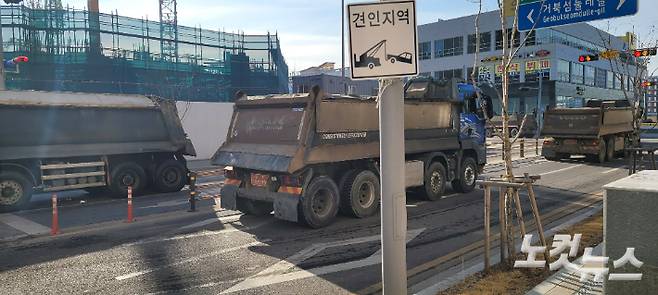 웨이브파크 주변에는 주상복합건물 등 대규모 상가들을 포함한 신축공사가 한창이다. 박창주 기자