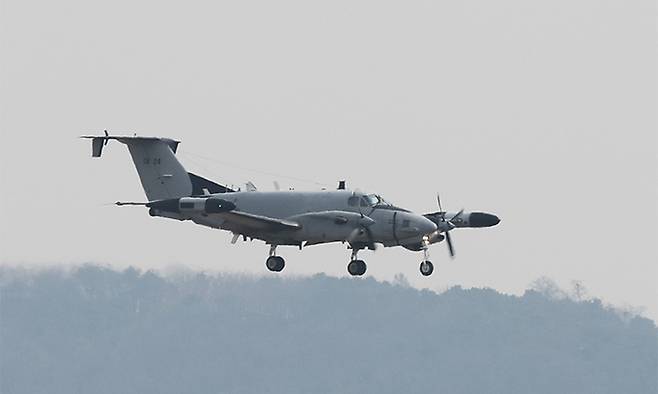 주한미군 RC-12X 신호 정보 수집 정찰기가 비행하고 있다. 세계일보 자료사진