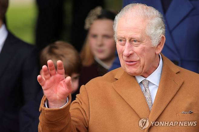 작년 성탄절 영국 왕실 가족 예배 참석한 찰스 3세 국왕 [로이터 연합뉴스 자료사진. 재판매 및 DB 금지]