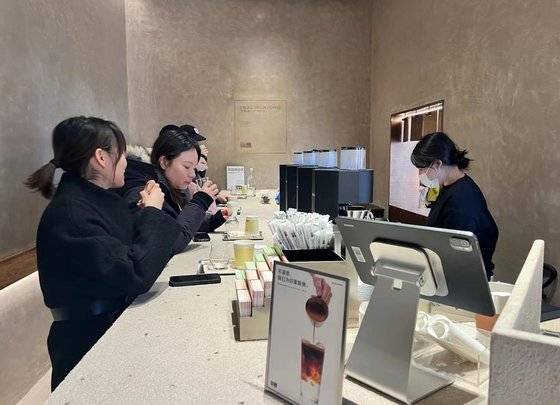 Grid Coffee 싼위안리(三源里)점. 신화통신