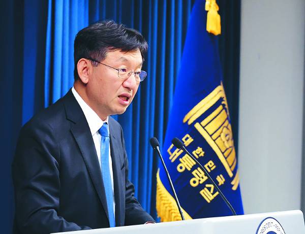 성태윤 대통령실 정책실장이 18일 용산 대통령실에서 새해를 맞아 현재까지 네 차례 진행된 윤석열 대통령의 민생토론회 결과를 설명하고 있다. 김지훈 기자