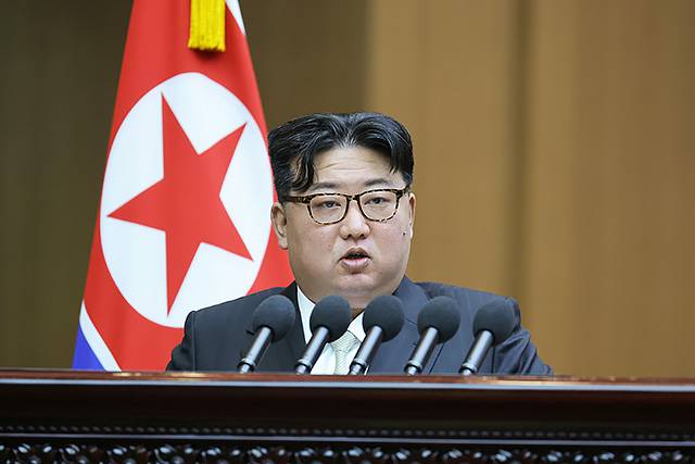 ▲ 16일 북한 관영매체 <조선중앙통신>은 김정은 북한 국무위원장이 15일 시정연설을 가졌다고 보도했다. ⓒ로동신문=뉴스1