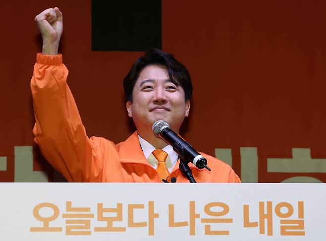 이준석 개혁신당 대표가 20일 오후 서울 여의도 국회의사당 의원회관에서 열린 개혁신당 창당대회에서 당대표 수락연설을 하고 있다. /뉴스1