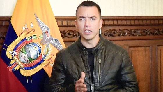 다니엘 노보아(36) 에콰도르 대통령이 지난 8일(현지시간) 마약 갱단과의 전쟁을 선포하고 있다. AFP=연합뉴스