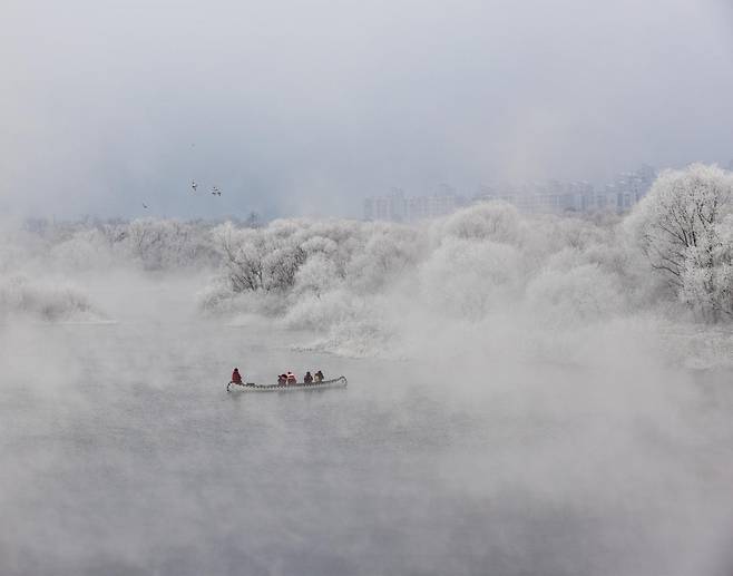 Fog and sanggodae in Chuncheon, Gangwon Province (Kim Kwang-soo, Chuncheon City)