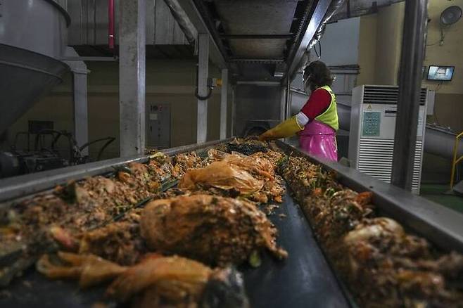 한국의 음식물 쓰레기 분리배출 사례를 조명한 뉴욕타임스. (사진=뉴욕타임스 홈페이지 캡처)
