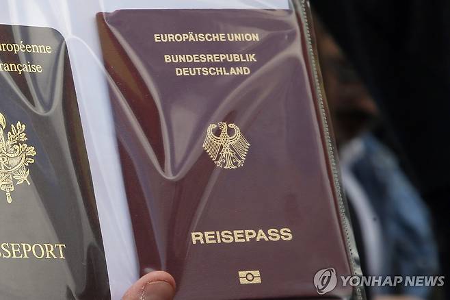 독일 여권 [AP 연합뉴스 자료사진. 재판매 및 DB 금지]