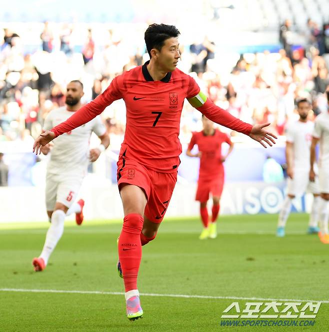 20일(현지시간) 카타르 도하 알투마마 스타디움에서 열린 2023 아시아축구연맹(AFC) 카타르 아시안컵 대한민국과 요르단의 경기. 손흥민이 선취골을 넣은 뒤 환호하고 있다. 도하(카타르)=박재만 기자 pjm@sportschosun.com/2023.01.20/