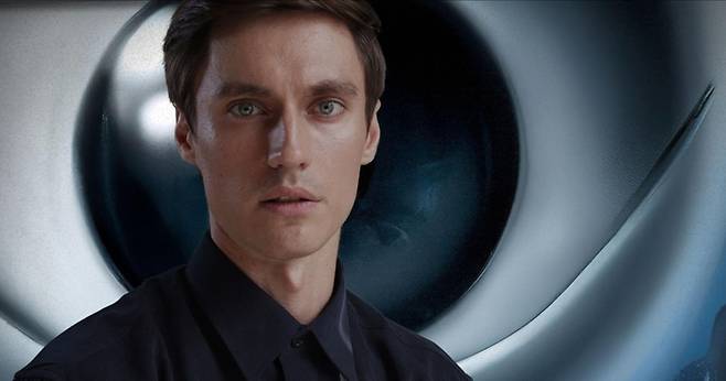 주인공 윈스턴의 직업은 말단 공무원으로, 그는 정부가 발표한 통계 수치를 조작하는 일을 담당합니다. 명저 ‘1984’는 지금까지 3회 이상 영화로 만들어졌습니다. 사진은 소설 ‘1984’를 영상화한 2023년 영화 ‘1984’의 한 장면. [IMDb]