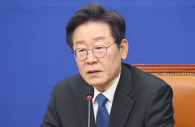 이재명 더불어민주당 대표가 지난 19일 오전 서울 여의도 국회에서 열린 최고위원회의에서 발언을 하고 있다. 뉴스1