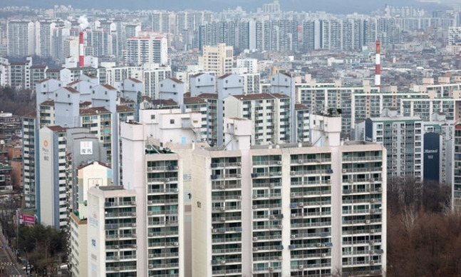 지난 14일 서울 강북구 북서울꿈의숲에서 바라본 노원구·도봉구 일대 아파트 단지들의 모습. 연합뉴스