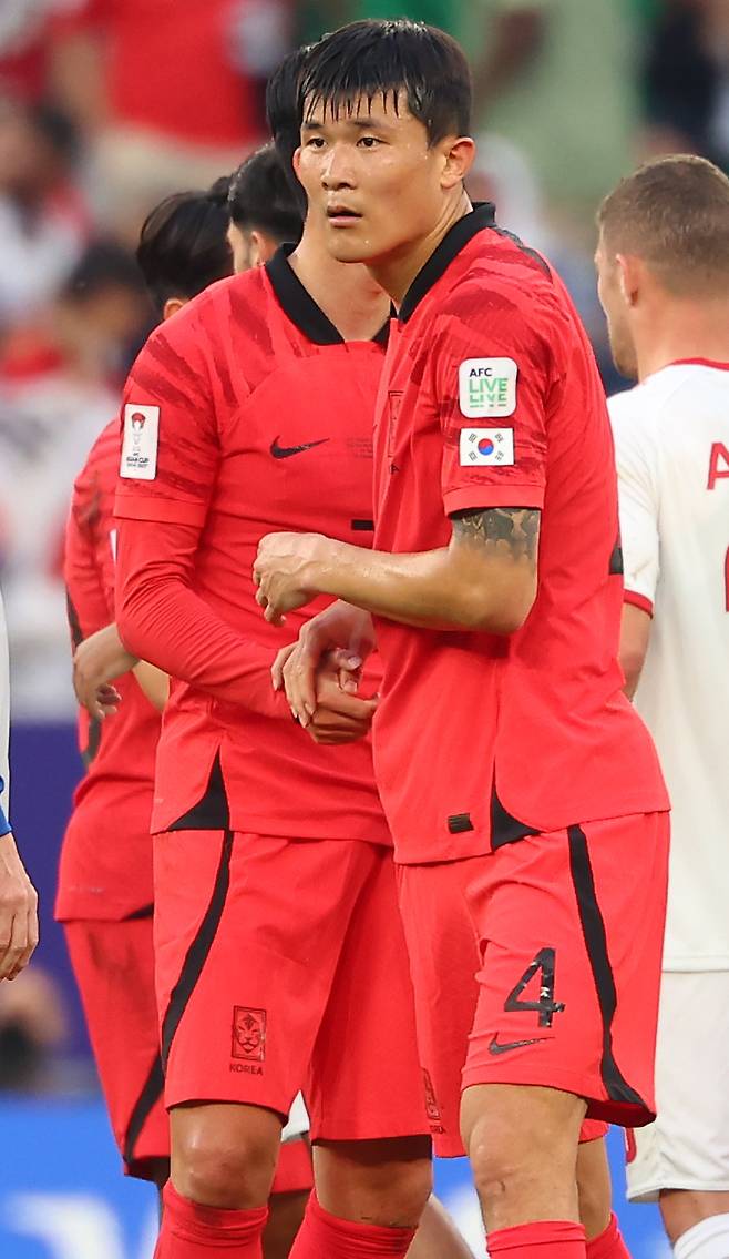 ▲ 위르겐 클린스만 감독이 이끄는 한국 축구대표팀은 20일(한국시간) 카타르 도하 알투마마 스타디움에서 열린 요르단과 2023 아시아축구연맹(AFC) 카타르 아시안컵 E조 조별리그 2차전에서 2-2로 비겼다. 핵심 선수 김민재도 경고 트러블에 걸렸다 ⓒ연합뉴스