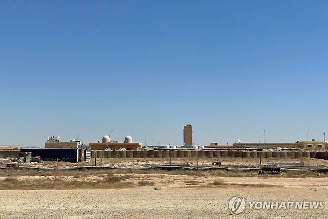 미사일 공격 받은 이라크 서부 아인 알아사드 공군 기지 [AFP 연합뉴스 자료사진]