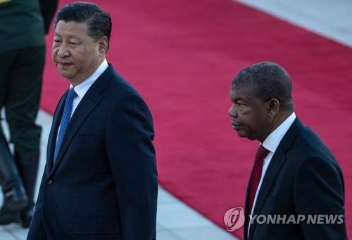 시진핑 중국 국가주석(왼쪽)과 주앙 로렌수 앙골라 대통령 [EPA 연합뉴스 자료사진. 재판매 및 DB금지]