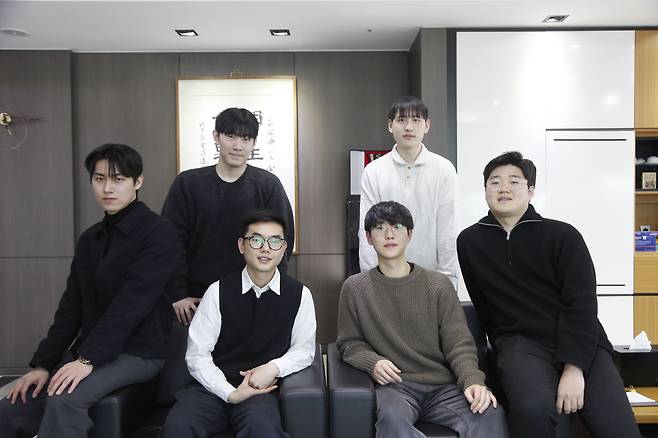 (왼쪽 위부터 시계 방향으로) 김상혁 군(성균관대), 오효근 군(성균관대), 우신욱 군(한국외대), 조근원 군(성균관대), 정영빈 군(부경대), 성민혁 군(성균관대). / 전준범 기자