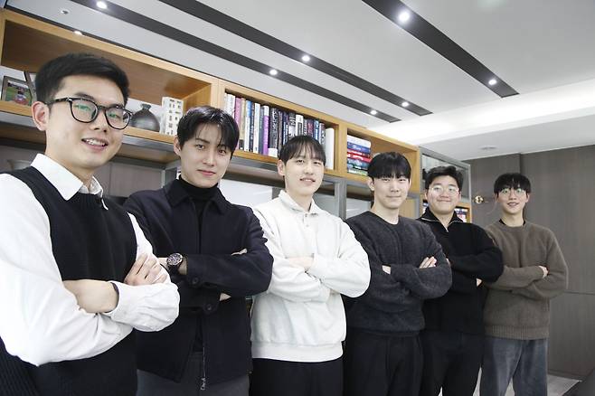 (왼쪽부터) 정영빈 군(부경대), 성민혁 군(성균관대), 오효근 군(성균관대), 김상혁 군(성균관대), 우신욱 군(한국외대), 조근원 군(성균관대). / 전준범 기자