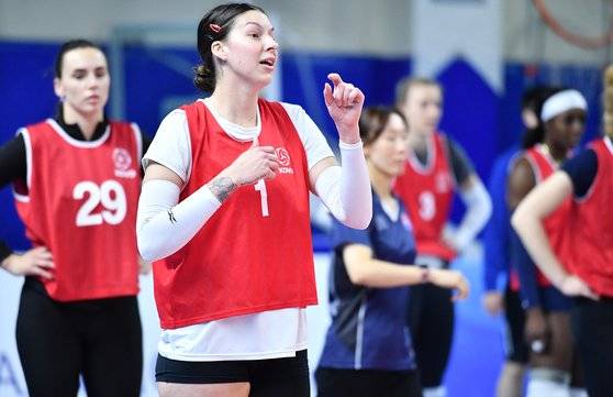 흥국생명에 입단하는 윌로 존슨. 전설적인 투수 랜디 존슨의 딸이다. [사진 한국배구연맹]