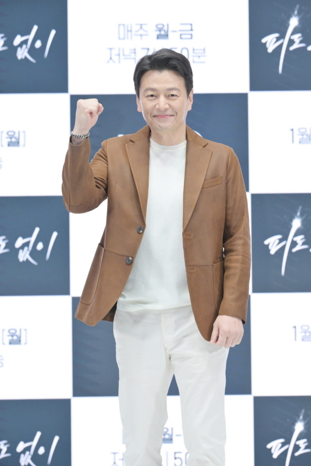 김신일 PD를 비롯해 배우 이소연, 하연주, 오창석, 장세현, 정찬, 박신우가 참석한 KBS 2TV '피도 눈물도 없이' 제작발표회. / KBS 2TV