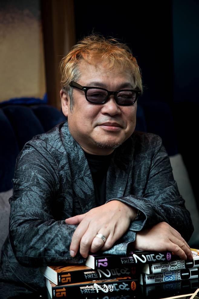 일본 만화가 후지사와 토오루가 17일 서울 서교동 라이즈오토그래프컬렉션에서 스포츠경향과 만나 인터뷰를 하고 있다. 사진 이선명 기자 57km@kyunghyang.com