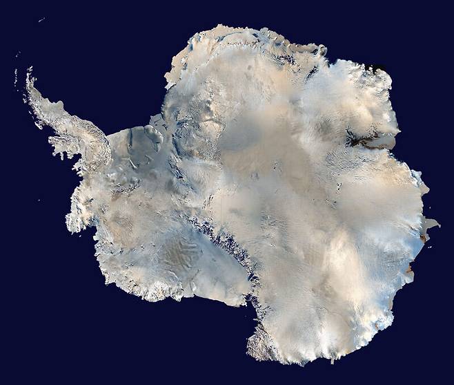 남극대륙의 위성 사진. 왼쪽 아랫부분이 서남극 빙상이다. 미국항공우주국(NASA) 제공