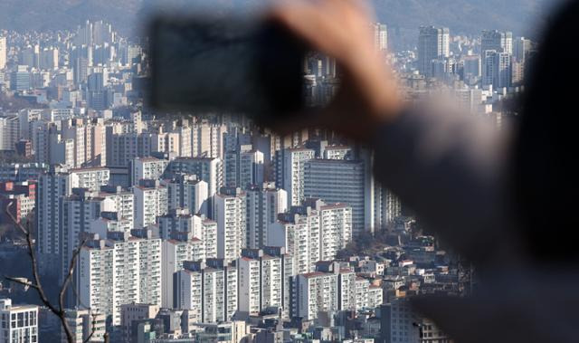 서울 중구 남산에서 바라본 아파트 모습. 뉴시스