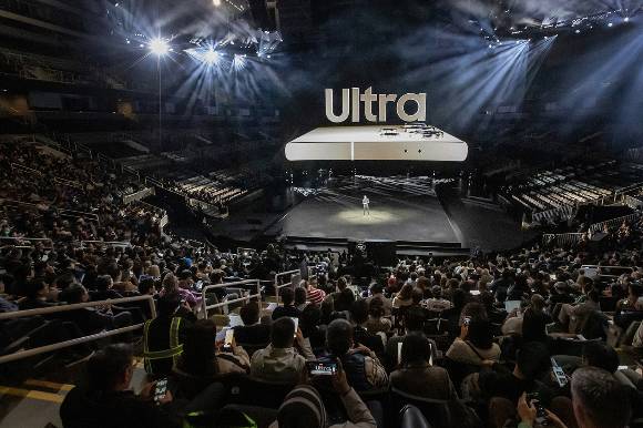 지난 17일(현지시각) 미국 새너제이에 위치한 SAP센터에서 개최된 '갤럭시 언팩 2024'에서 '갤럭시 S24 울트라' 제품을 소개하는 모습. /사진=삼성전자