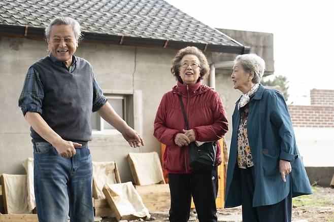 영화 ‘소풍’ 스틸컷. 롯데엔터테인먼트, ㈜에스크로드, ㈜로케트필름 제공.