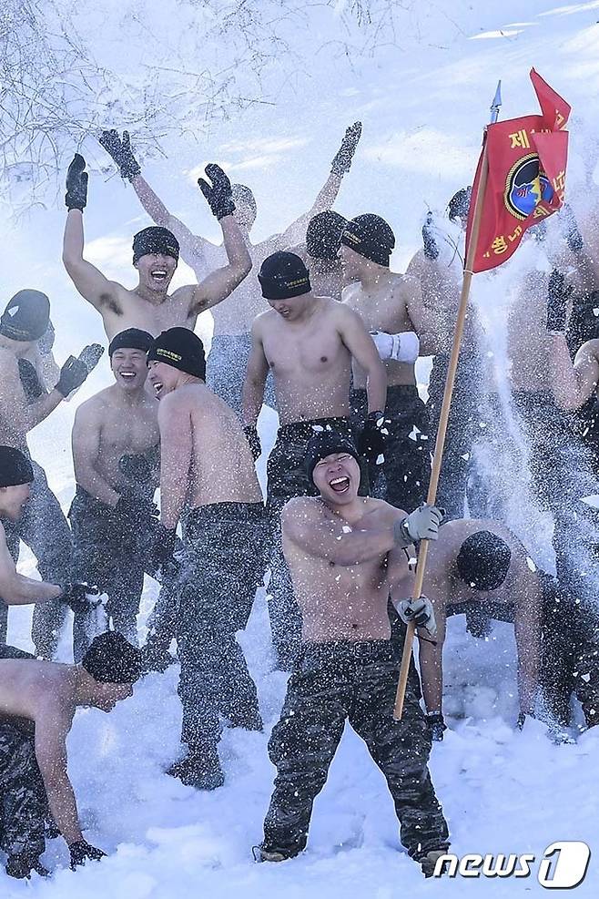 24일 해병대 1사단 수색대대원들이 강원도 평창 산악종합훈련장에서 동계 설한지 훈련을 하고 있다. .(해병대1사단제공)2024.1.24/뉴스1 ⓒ News1 최창호 기자