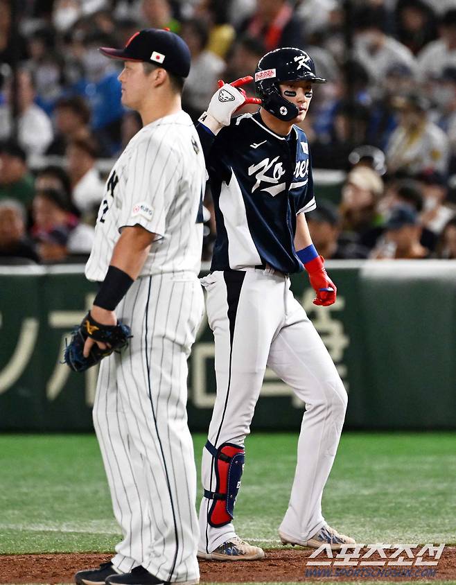 19일 일본 도쿄돔에서 열린 2023 아시아 프로야구 챔피언십(APBC) 한국과 일본의 결승전. 4회초 2사 최지훈이 안타를 날린 뒤 환호하고 있다. 도쿄(일본)=박재만 기자pjm@sportschosun.com/2023.11.19/