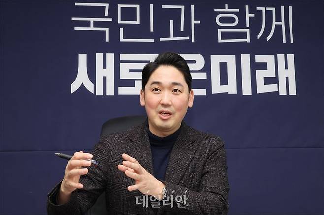 신정현 새로운미래 공동창당준비위원장이 23일 오후 서울 여의도 새로운미래 당사에서 데일리안과 인터뷰를 하고 있다. ⓒ데일리안 홍금표 기자